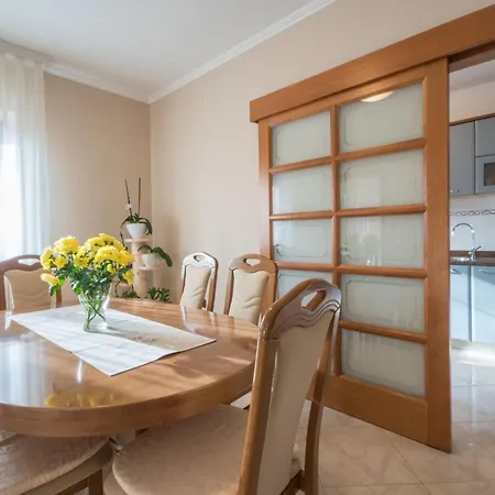 Ritosa, A Beautiful Pool Surrounded By Greenery Дом отдыха Trviz