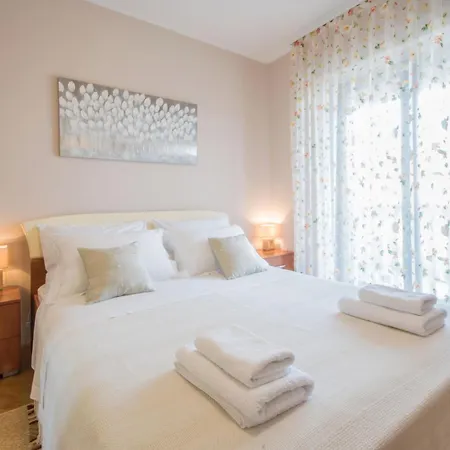 Ritosa, A Beautiful Pool Surrounded By Greenery بيت للعطل
