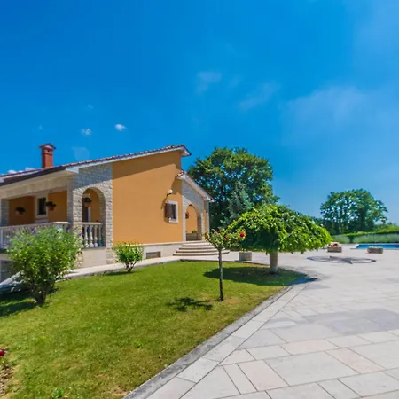 Vakantiehuis Ritosa, A Beautiful Pool Surrounded By Greenery