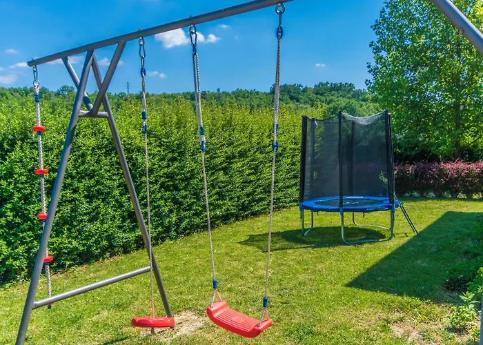 Ritosa, A Beautiful Pool Surrounded By Greenery Vakantiehuis *