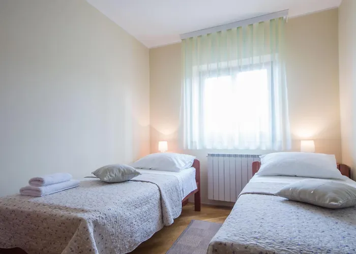 Vakantiehuis Ritosa, A Beautiful Pool Surrounded By Greenery *