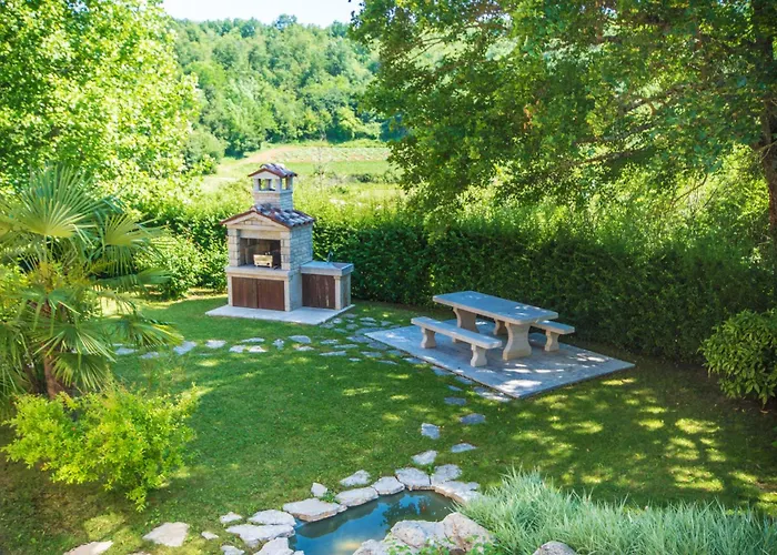 Vakantiehuis Ritosa, A Beautiful Pool Surrounded By Greenery Trviz