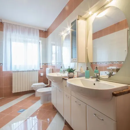 Hébergement de vacances Ritosa, A Beautiful Pool Surrounded By Greenery