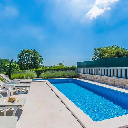 Ritosa, A Beautiful Pool Surrounded By Greenery Hébergement de vacances *